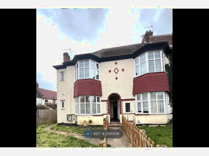 1 Bedroom Flat To Rent In Pollards Hill North, London, SW16