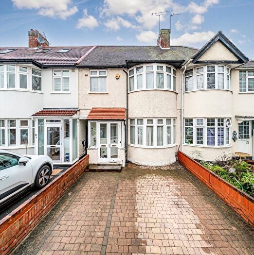3 Bedroom Terraced House For Sale In Essex Avenue, Isleworth, TW7