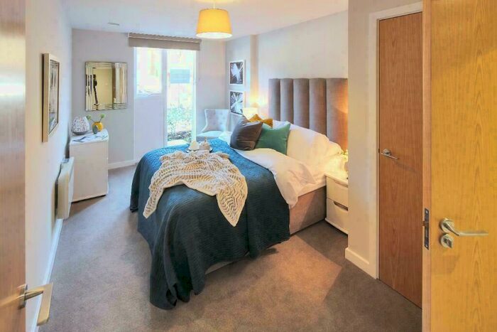 1 Bedroom Apartment To Rent In Bow Square, Queensway, Southampton, Hampshire, SO14