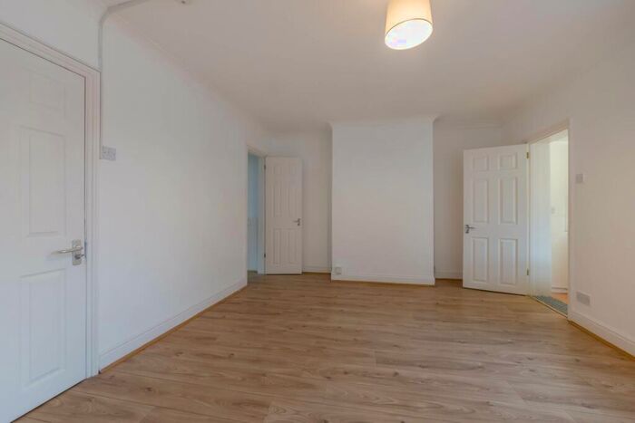 3 Bedroom Semi-Detached House To Rent In Bedroom House- Sherwood Street, Reading, RG30