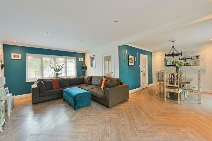 4 Bedroom Detached House For Sale In Chipstead Lane, Tadworth, KT20