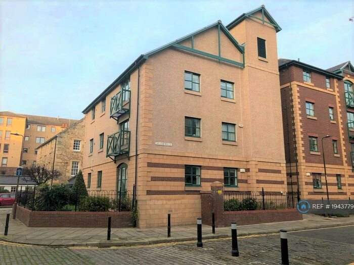 3 Bedroom Flat To Rent In Silvermills, Edinburgh, EH3
