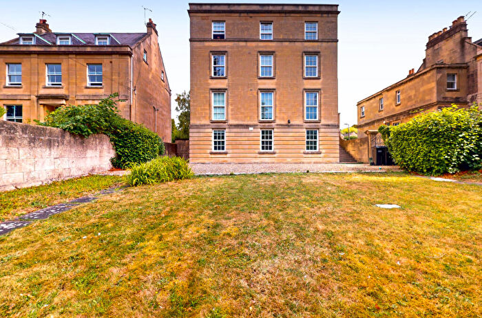 4 Bedroom Apartment To Rent In Linden Gardens, BA1