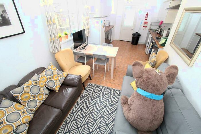 5 Bedroom Terraced House To Rent In Lawn Terrace, Treforest, CF37