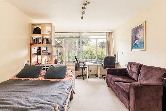 Studio To Rent In Maitland House, Churchill Gardens, Pimlico, SW1V