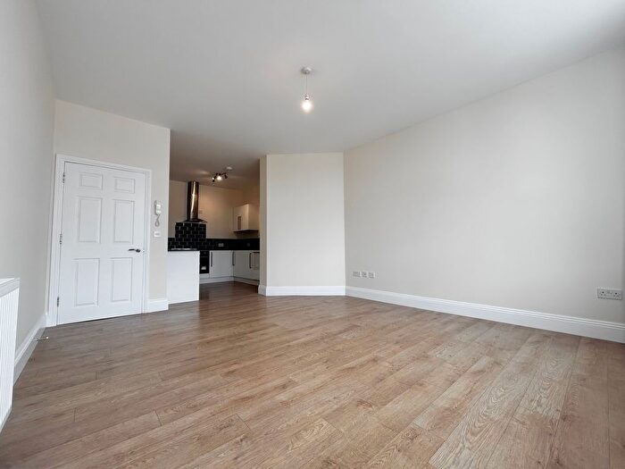 3 Bedroom Flat To Rent In Wimborne Road, Winton, Bournemouth, BH9