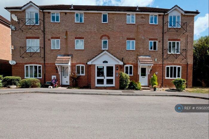 2 Bedroom Flat To Rent In Timor Close, Hampshire, PO15