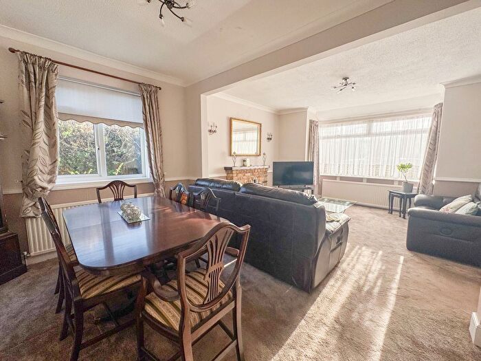 2 Bedroom Semi-Detached House For Sale In Aldermans Hill, Hockley, SS5