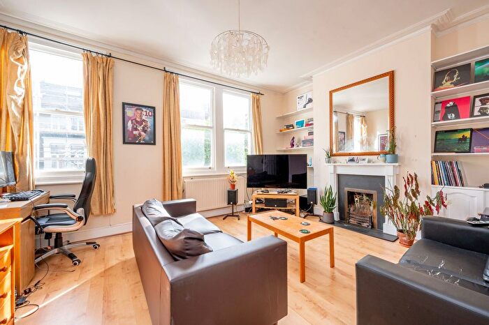 3 Bedroom Flat To Rent In Sulgrave Road, Hammersmith, London, W6
