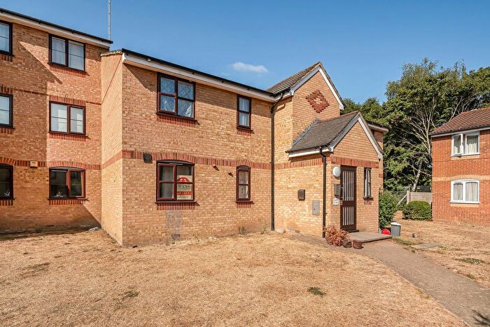 2 Bedroom Flat For Sale In Redford Close, Feltham, TW13