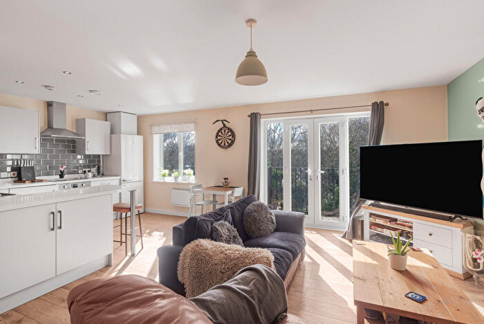 3 Bedroom Flat For Sale In Tapton Lock Hill, Chesterfield, S41