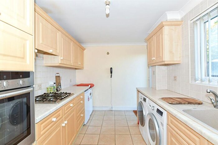 3 Bedroom End Of Terrace House For Sale In Lubbock Close, Maidstone, Kent, ME15