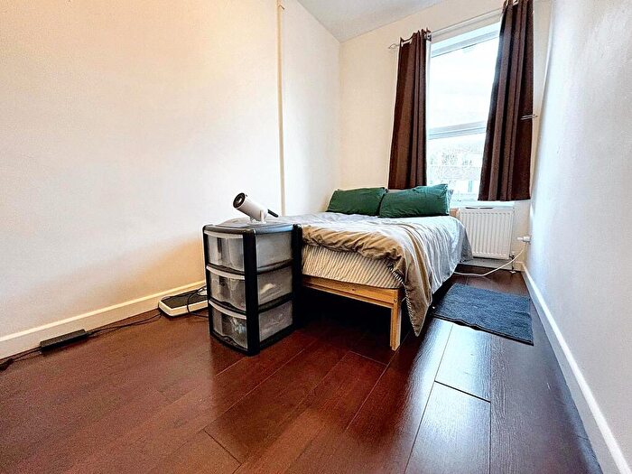 2 Bedroom Flat To Rent In City Road, Bristol, , Gb, BS2