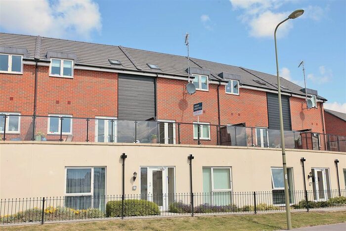 2 Bedroom Flat To Rent In Elm Park, Didcot, OX11