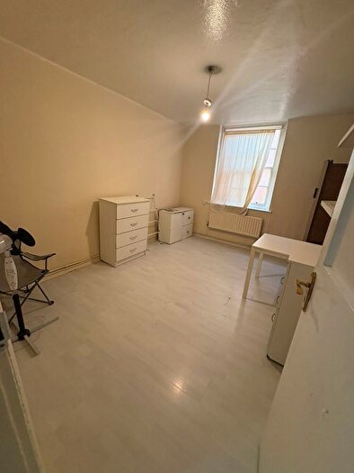 3 Bedroom Flat To Rent In Swanfield Street, London, E2