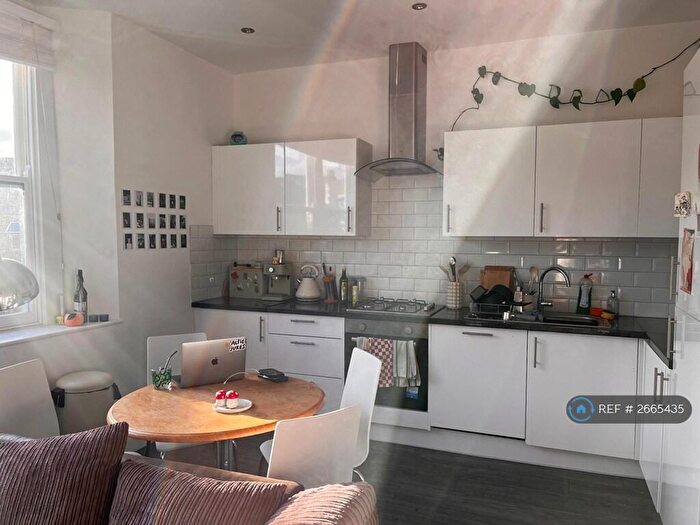 4 Bedroom Flat To Rent In West Green Road, London, N15