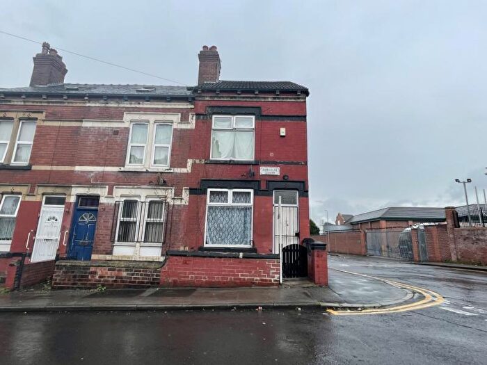 2 Bedroom End Of Terrace House For Sale In Berkeley Mount, Leeds, LS8