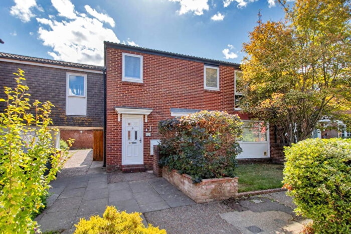 3 Bedroom End Of Terrace House For Sale In The Hollies, Gravesend, DA12