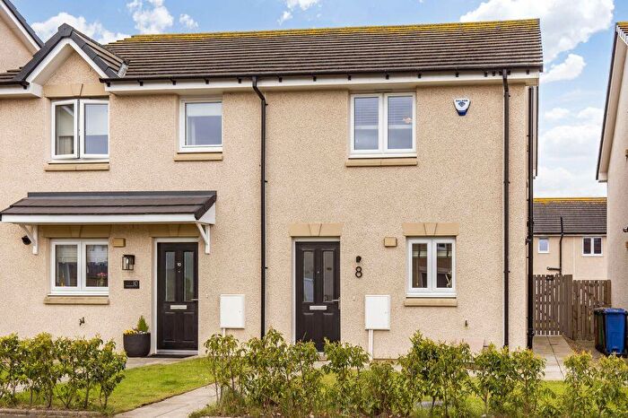 2 Bedroom Semi-Detached House For Sale In Curlew Way, Inverkeithing, KY11
