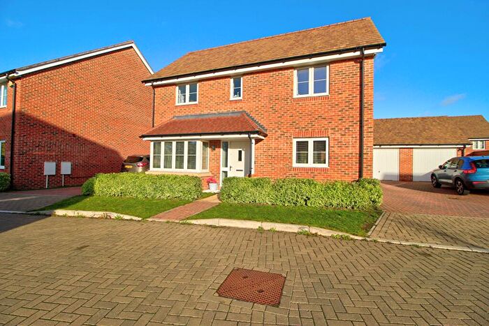 3 Bedroom Detached House For Sale In Penny Row, Wokingham, RG40