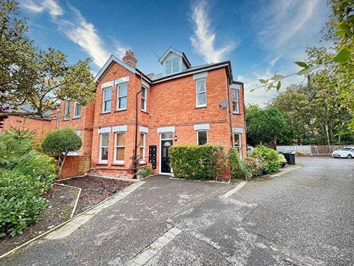 2 Bedroom Flat For Sale In Westerham Roa, Westboune, Bournemouth, BH4