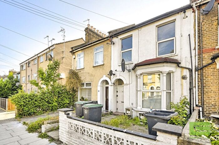 1 Bedroom Studio To Rent In St. Paul's Road, London, N17