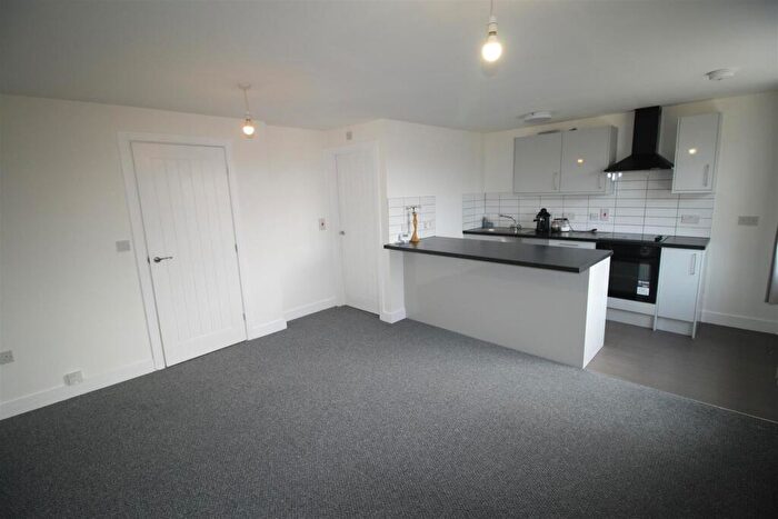 2 Bedroom Maisonette To Rent In Kineton Close, Redditch, B98