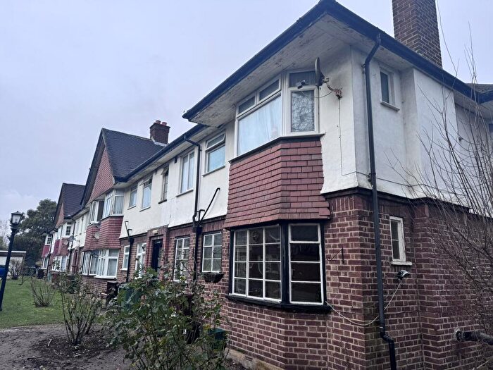 2 Bedroom Flat For Sale In Bute Court, Wallington, Surrey, SM6