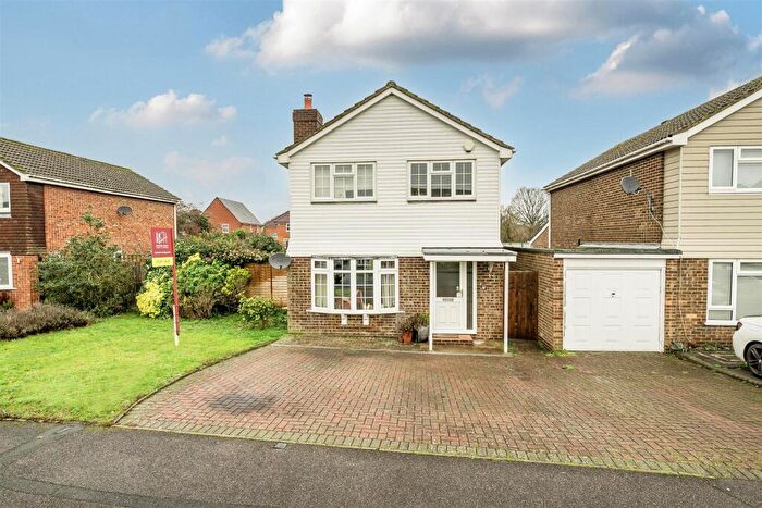 4 Bedroom Detached House For Sale In Benning Way, Wokingham, Berkshire, RG40