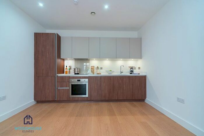 2 Bedroom Flat To Rent In Station Road, Potters Bar, EN6