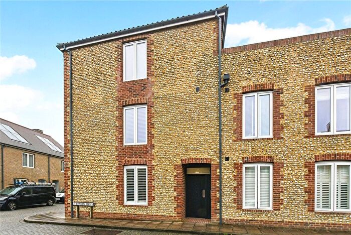 1 Bedroom Flat To Rent In Broakes Road, Chichester, PO19