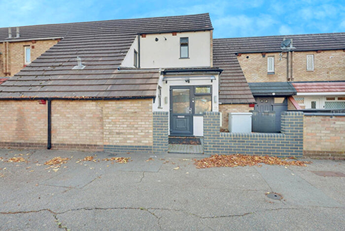 3 Bedroom Terraced House For Sale In Broomfields Mews, Basildon, SS13