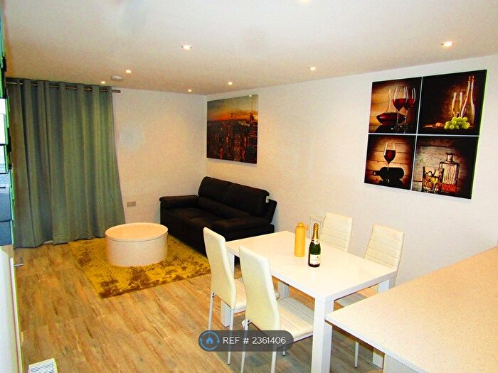 2 Bedroom End Of Terrace House To Rent In Furlong Way, Salford, M6