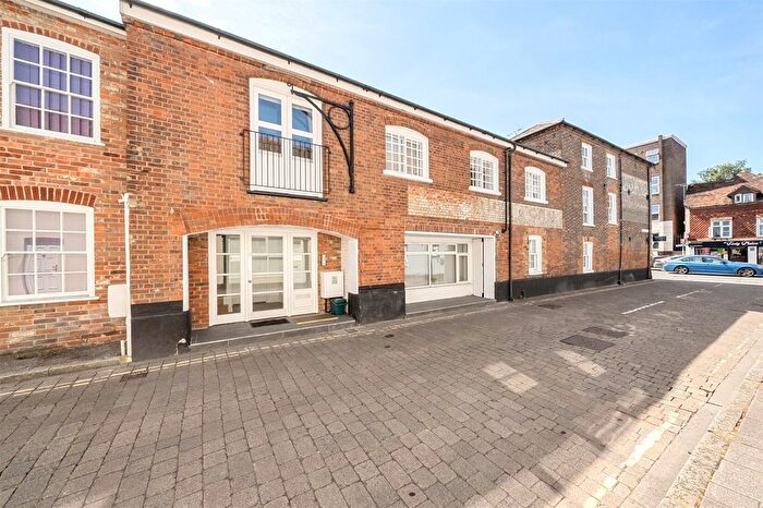 2 Bedroom Flat For Sale In Kings Road West, Newbury, RG14