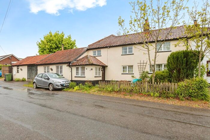 4 Bedroom Detached House For Sale In Chequers Lane, Great Ellingham, Attleborough, Norfolk, NR17