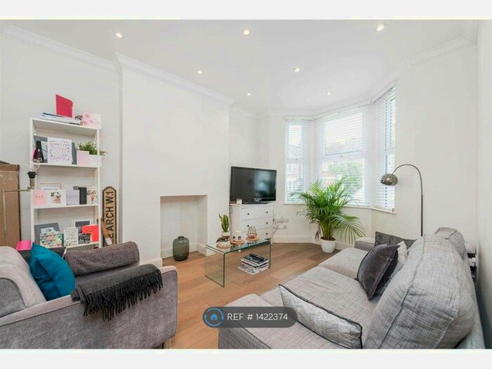 2 Bedroom Flat To Rent In Vant Road, London, SW17