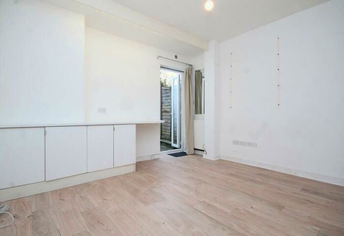 Studio To Rent In The Grove, Finchley, N3
