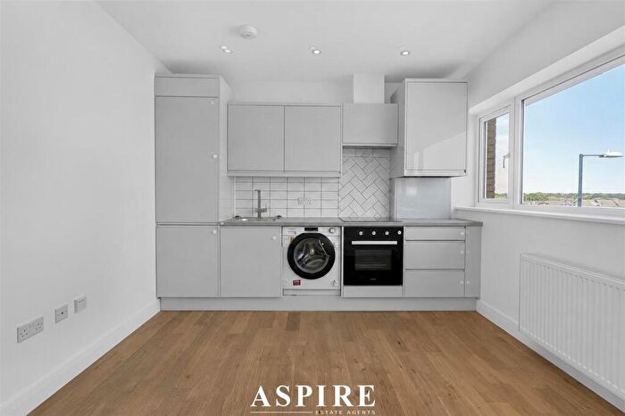 1 Bedroom Flat To Rent In London Road, South Benfleet, Benfleet, SS7