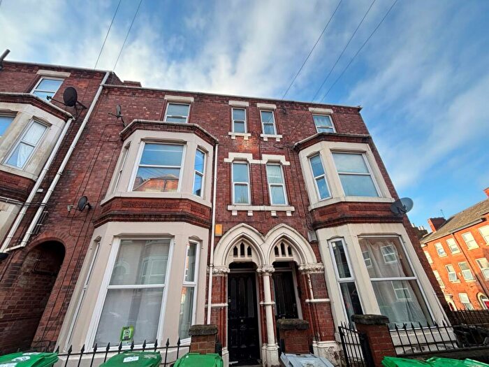 2 Bedroom Flat To Rent In Wellington Square, Nottingham, Nottinghamshire, NG7