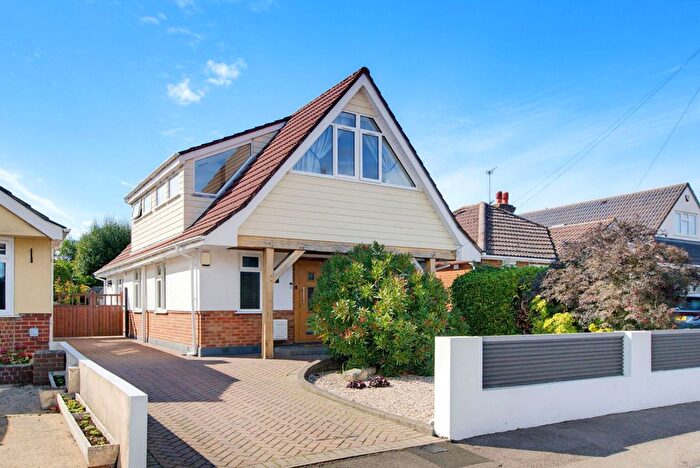 3 Bedroom Chalet For Sale In Woodlands Avenue, Poole, BH15