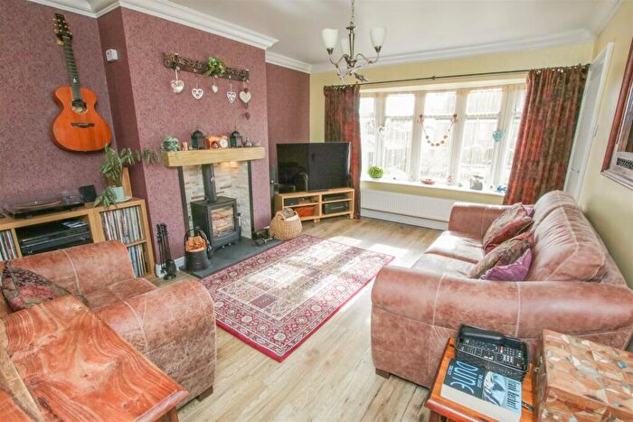 2 Bedroom Semi-Detached Bungalow For Sale In Amberley Rise, Skellow, Doncaster, DN6