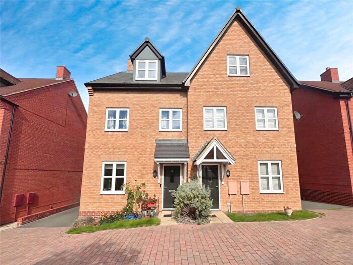 3 Bedroom Semi-Detached House For Sale In Hedge Furlong, Winslow, Buckingham, MK18