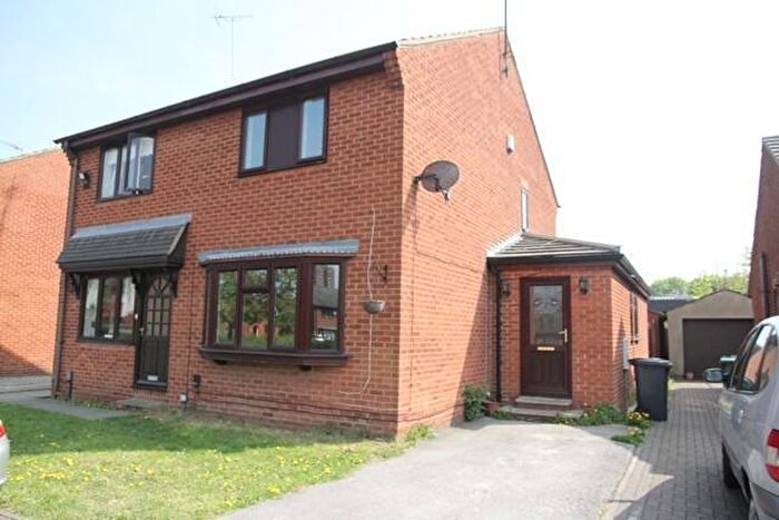 3 Bedroom Semi-Detached House To Rent In Sandlewood Green, Leeds, LS11