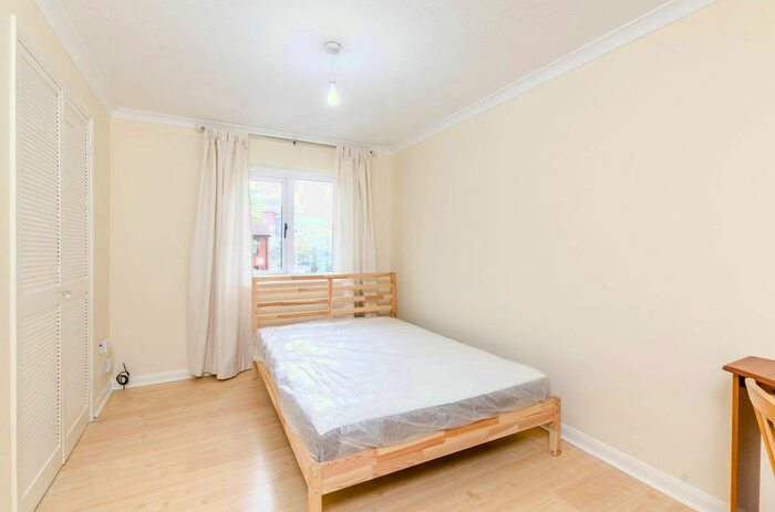 3 Bedroom Property To Rent In Tithe Barn Close, Kingston, Kingston Upon Thames, KT2