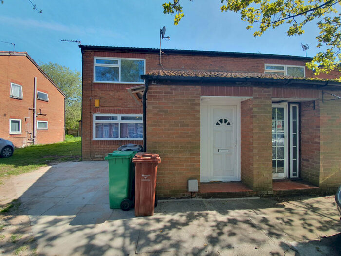 2 Bedroom Maisonette To Rent In Pink Bank Lane, Manchester, M12