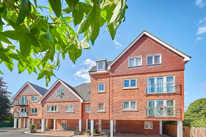 2 Bedroom Apartment For Sale In Wain Close, St. Albans, Hertfordshire, AL1