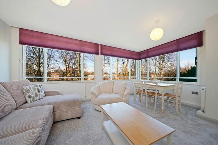 2 Bedroom Flat To Rent In Princes Way, Southfields, London, SW19