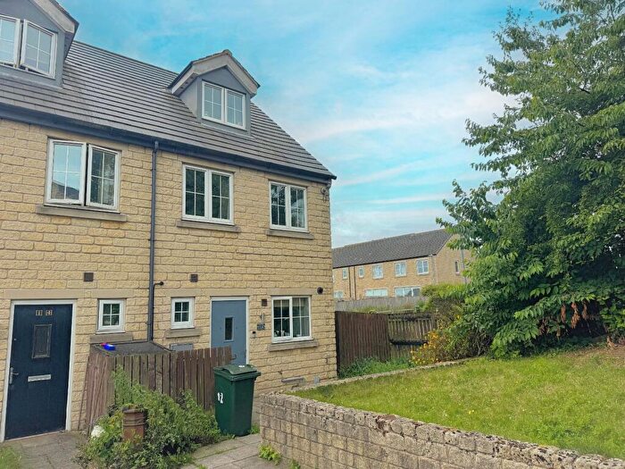 3 Bedroom Terraced House For Sale In Far Highfield Close, Idle, Bradford, BD10