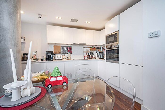 2 Bedroom Flat For Sale In Cadmium Square, Bethnal Green, London, E2