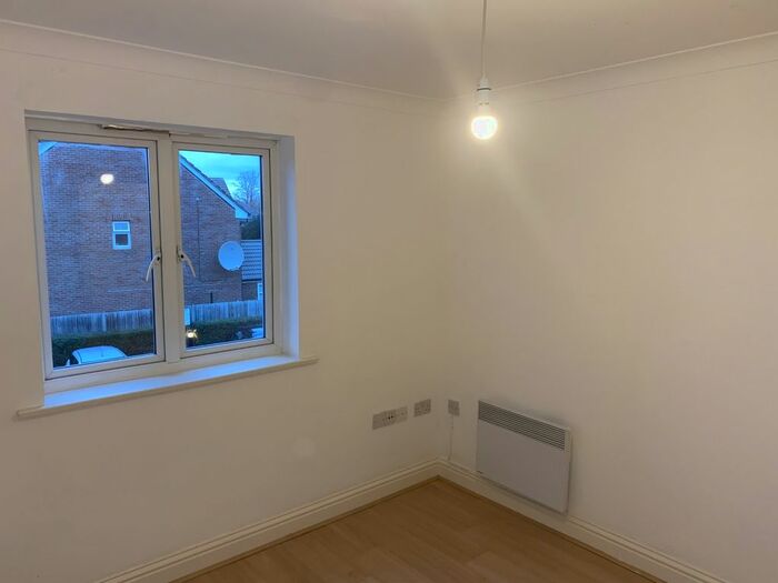 2 Bedroom Flat To Rent In Old School Place, Waddon, London, CR0